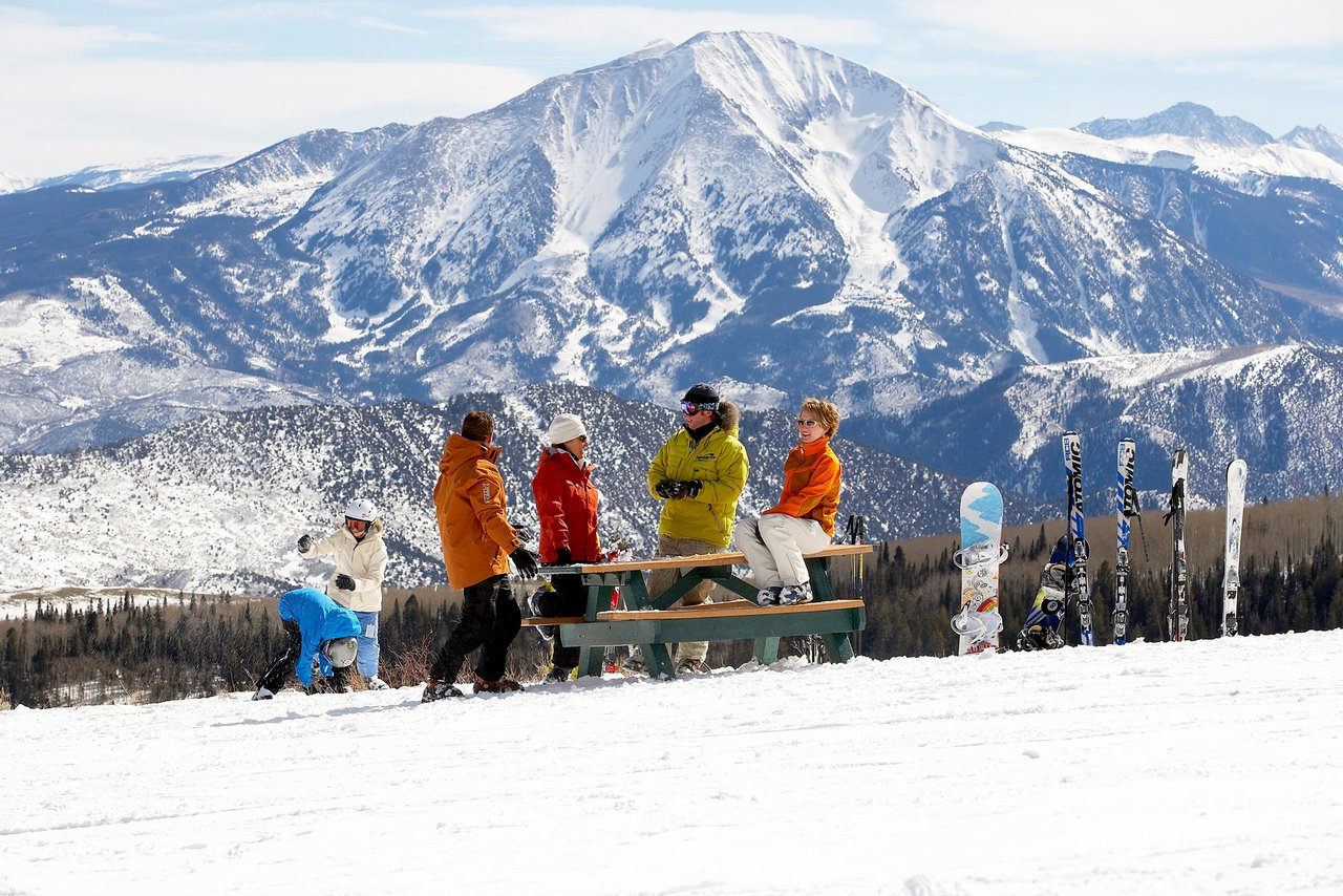 Sunny ski day at Sunlight Mountain Resort